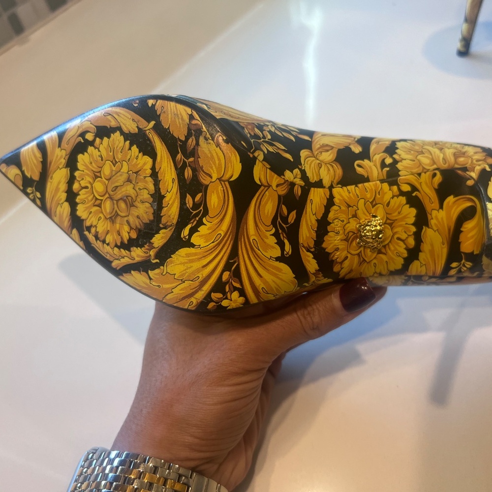 Versace pumps - Picture 7 of 9